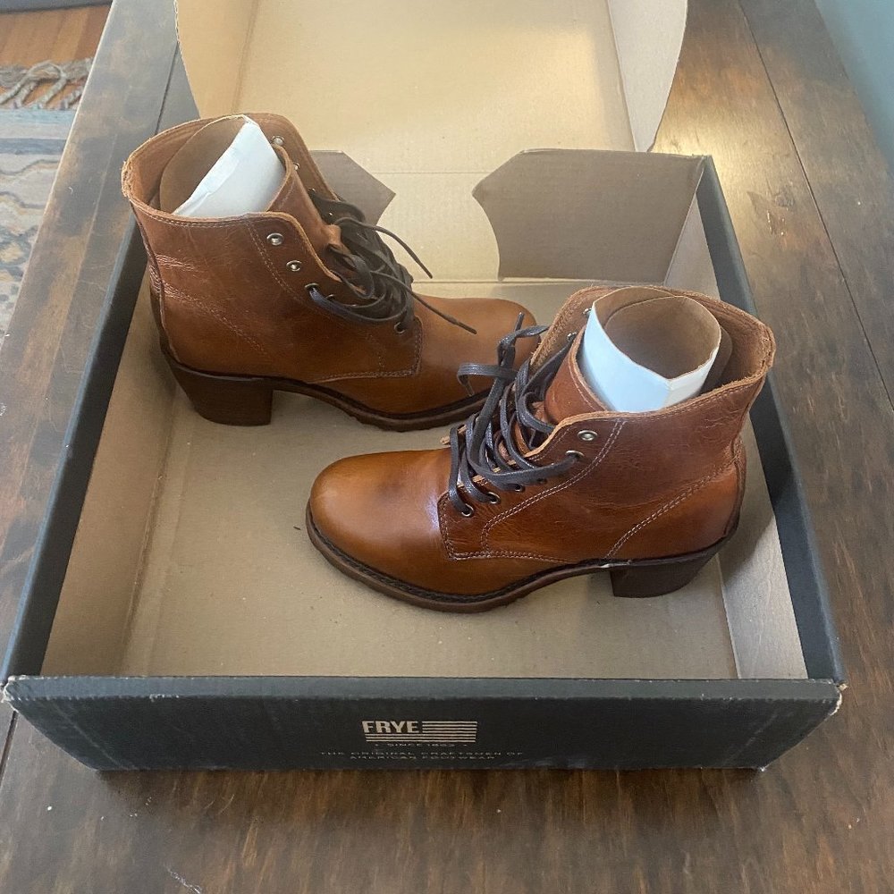 Frye - Sabrina Lace-Up Boots in Cognac - Size 7 - NEVER WORN